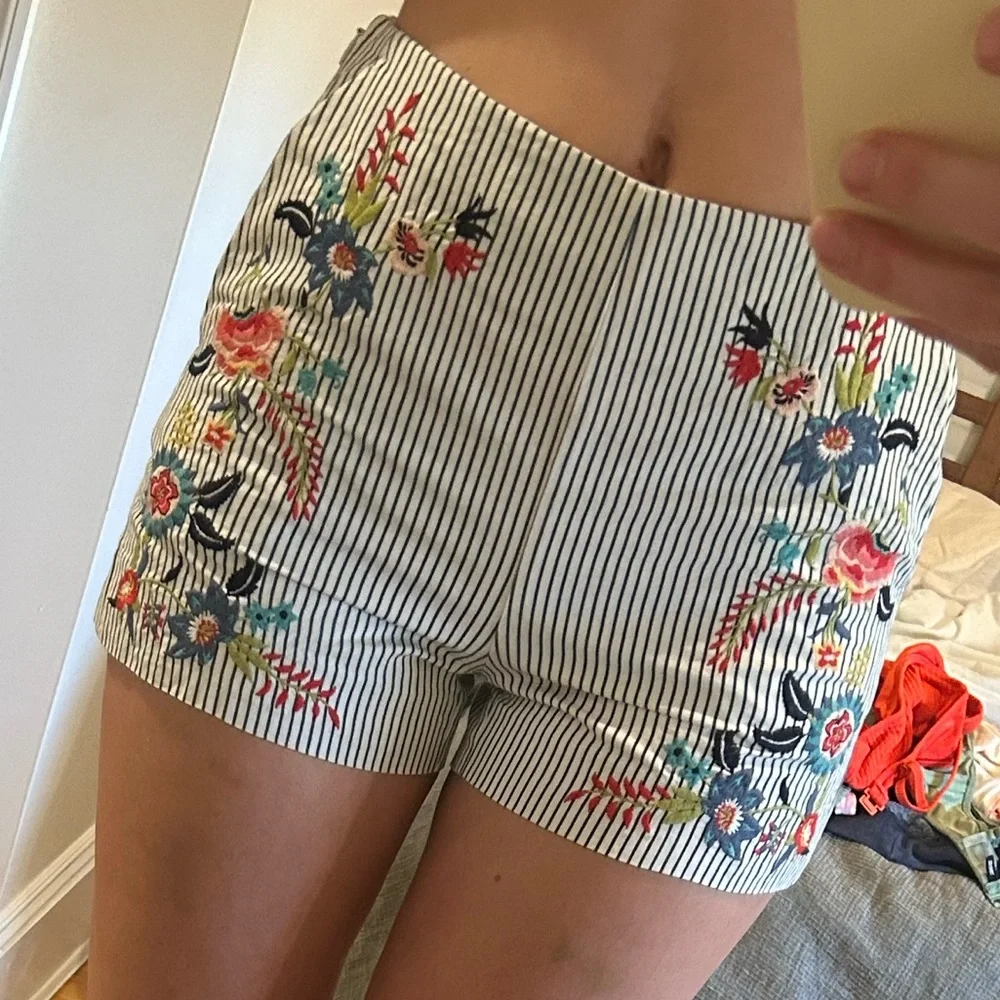 LOFT patterned shorts - Picture 2 of 5